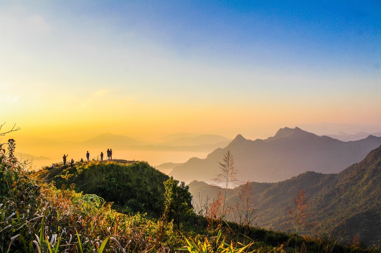 Unser Service Photo Of People Standing On Top Of Mountain Near Grasses 733162